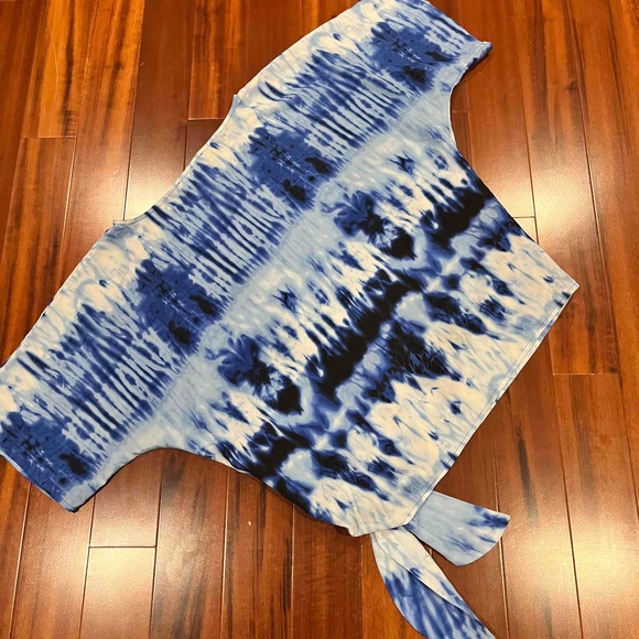 Michael Kors MK Blue Tie Dye Top Short Sleeve Side Knot Blouse Tee Size Medium - Picture 3 of 7